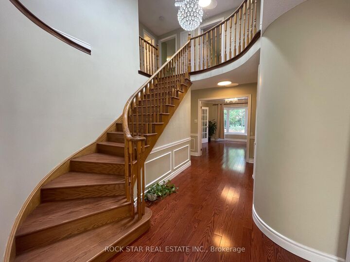 Property Photo: 106 Milbourne Crescent ON L6H 5P1