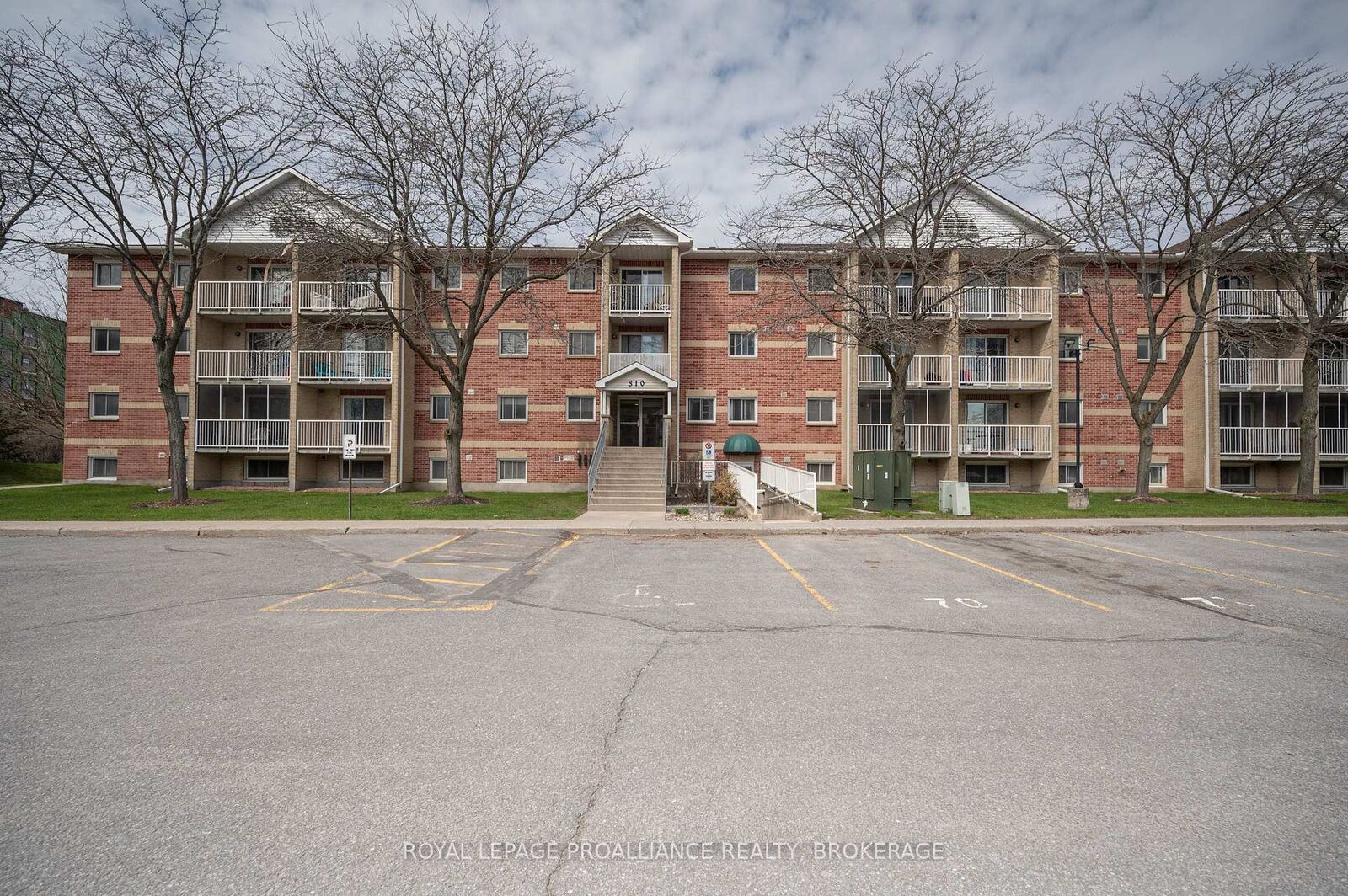 Property Photo:  310 Kingsdale Avenue 313  ON K7M 8S1 