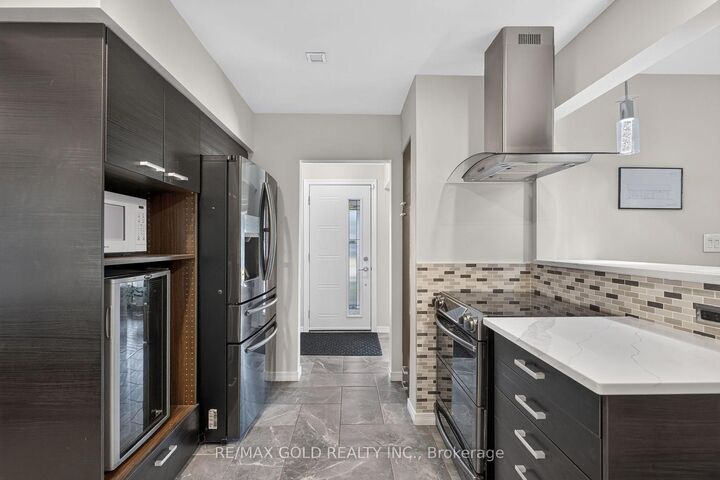 Property Photo:  16 Monterey Road  ON N2B 1V3 