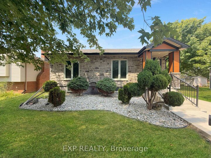 Property Photo: 17 Greenfield Court ON N6E 1K9