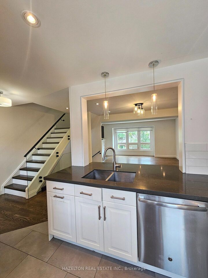Property Photo:  1080 Walden Circle 54  ON L5J 4J9 