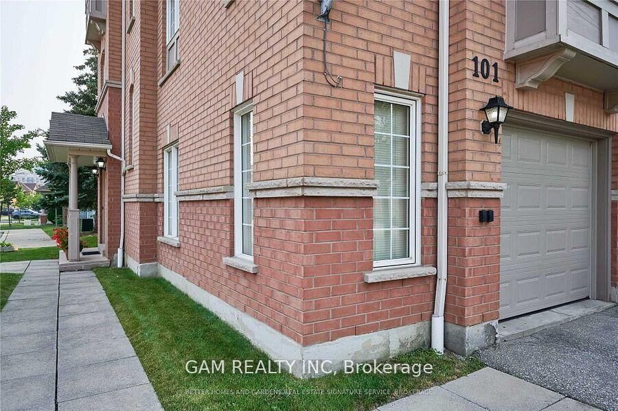 Property Photo:  5030 Heatherleigh Avenue N 101  ON L5V 2G7 