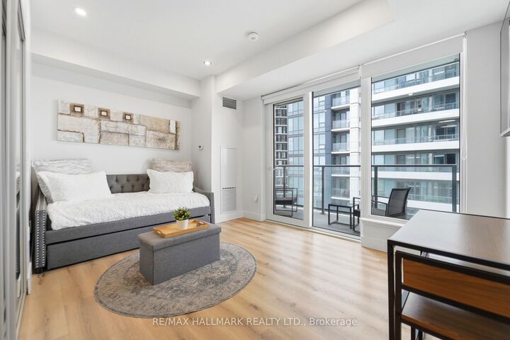 Property Photo: 5 Wellington Street S 1403 ON N2G 0E3
