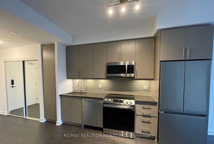 Property Photo:  95 Oneida Crescent 1106  ON L4B 0H5 