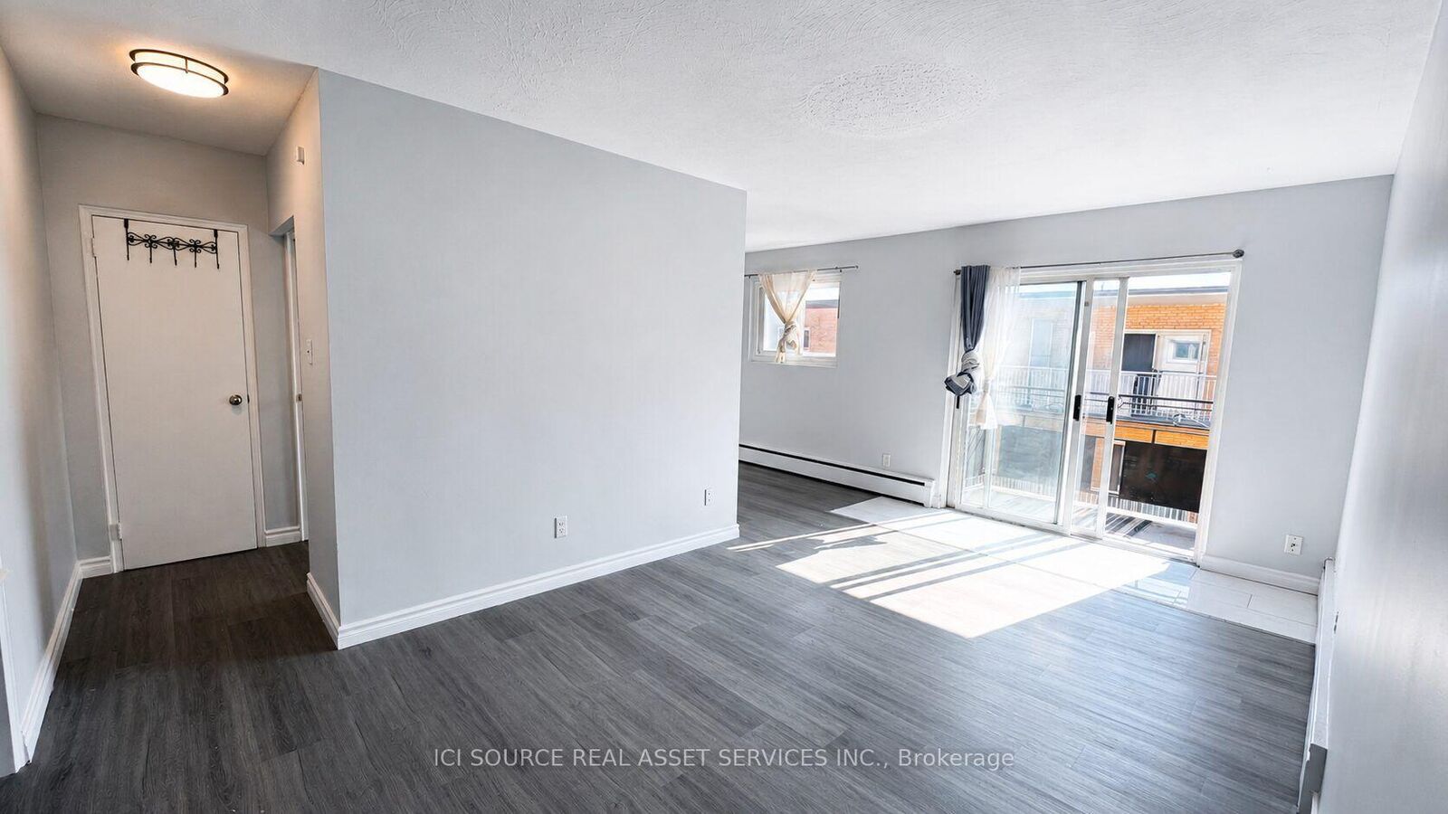 Property Photo: 333 Gibb Street 16 ON L1J 1Z1