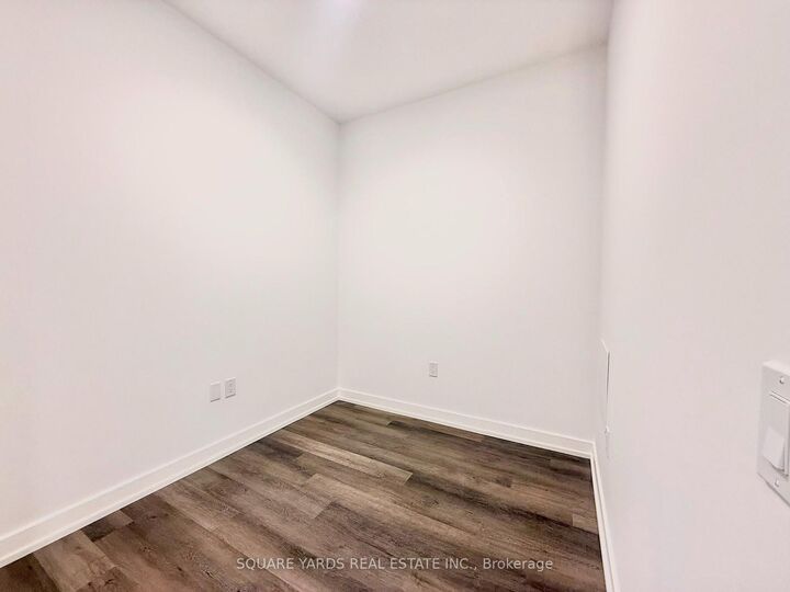 Property Photo:  21 Meadowvale Road 801  ON L4K 0H6 