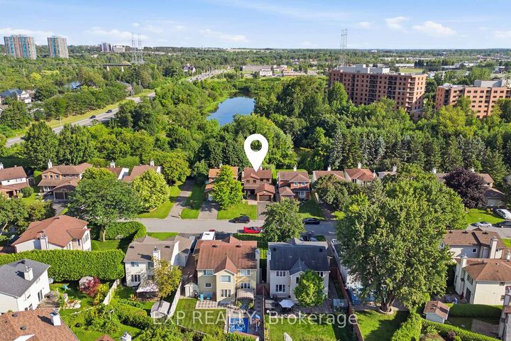 Property Photo: 42 Valley Ridge Street ON K2E 7W2