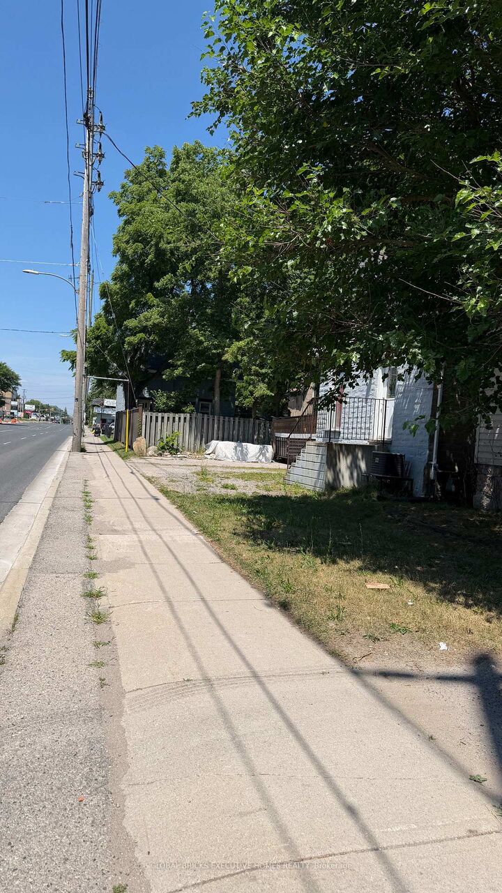 Property Photo:  192 Water Street  ON N0M 2J0 