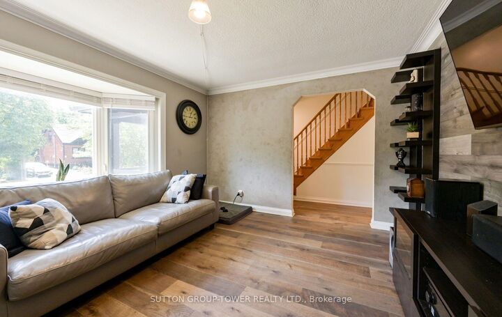 8 Yvonne Avenue N — photo 1