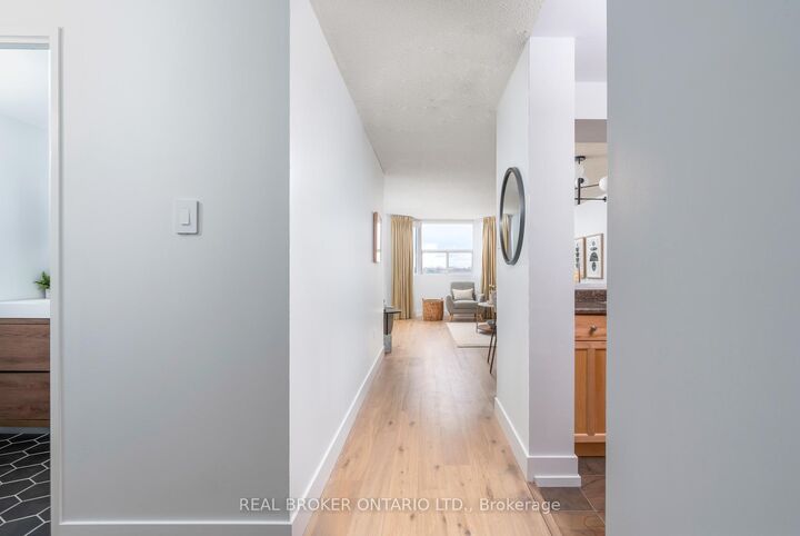 Property Photo:  3845 Lake Shore Boulevard W 1601  ON M8W 4Y3 