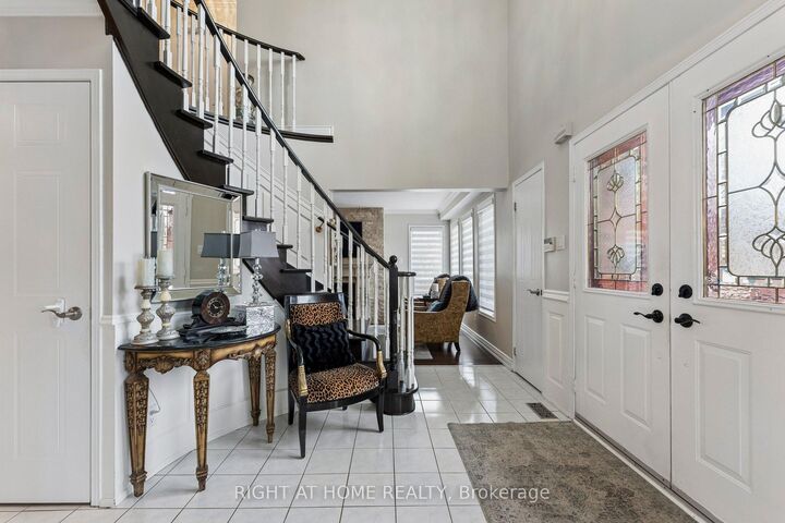 Property Photo:  39 Banner Road  ON L6X 4K8 