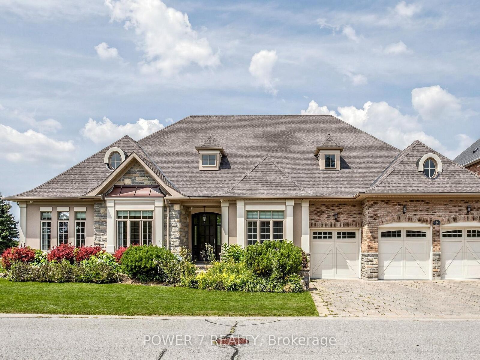 Property Photo: 9 Emerald Heights Drive ON L4A 0C8