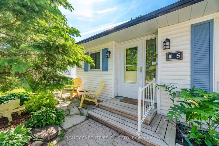Property Photo: 5 Tecumseth Pines Drive ON L0G 1W0