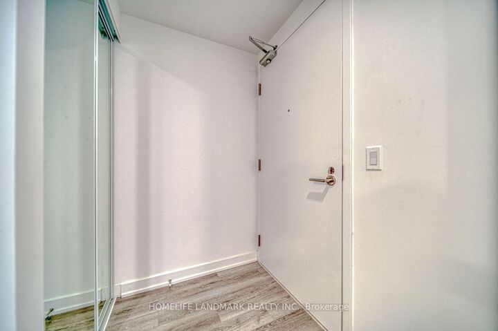 Property Photo:  230 Simcoe Street 1919  ON M5T 0G7 