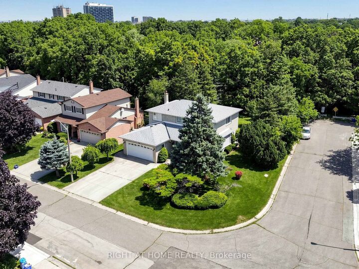 Property Photo: 138 Strawberry Drive ON L8E 4R7