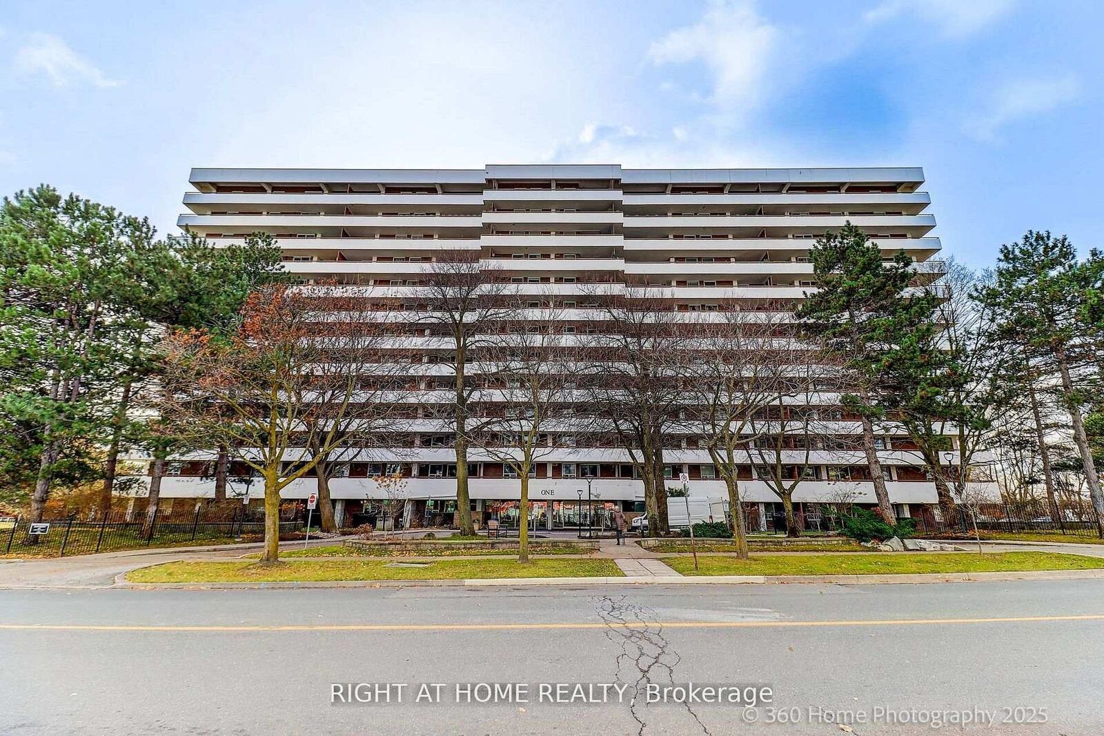 Property Photo: 1 Royal Orchard Boulevard 1107 ON L3T 3C2