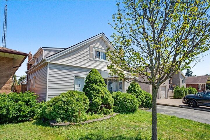 Property Photo: 485 Cochrane Road ON L8K 3H2