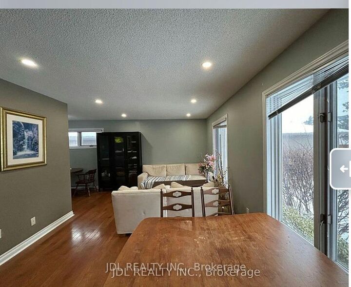 Property Photo: 110 Robinson St Street Suite A Main ON L3P 1P1