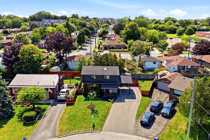 Property Photo: 560 Tennyson Avenue ON L1H 3J8