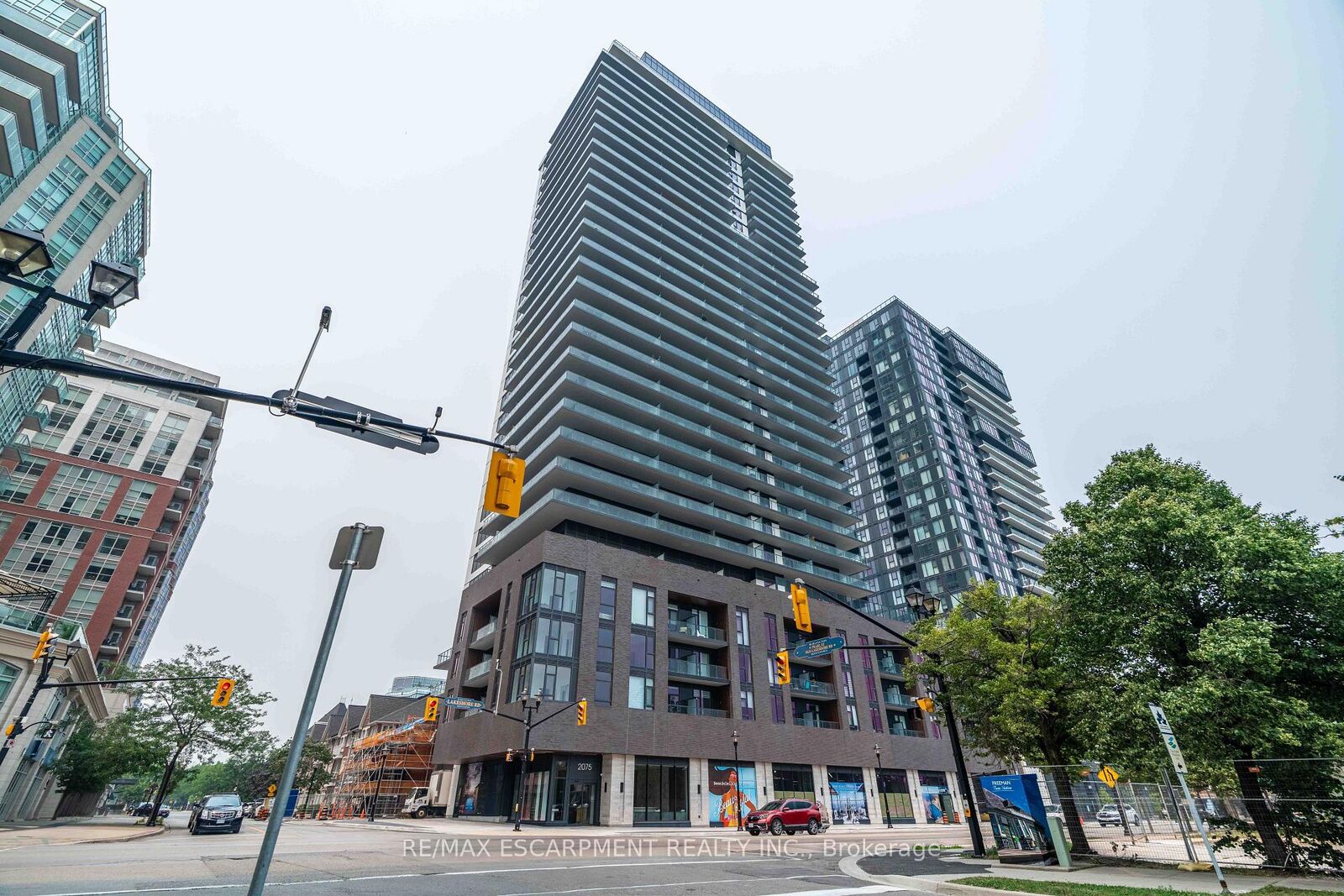 Property Photo:  2075 Lakeshore Road 707  ON L7R 0H3 