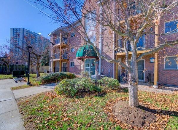Property Photo:  3085 Kingsway Drive 27  ON N2C 2P1 