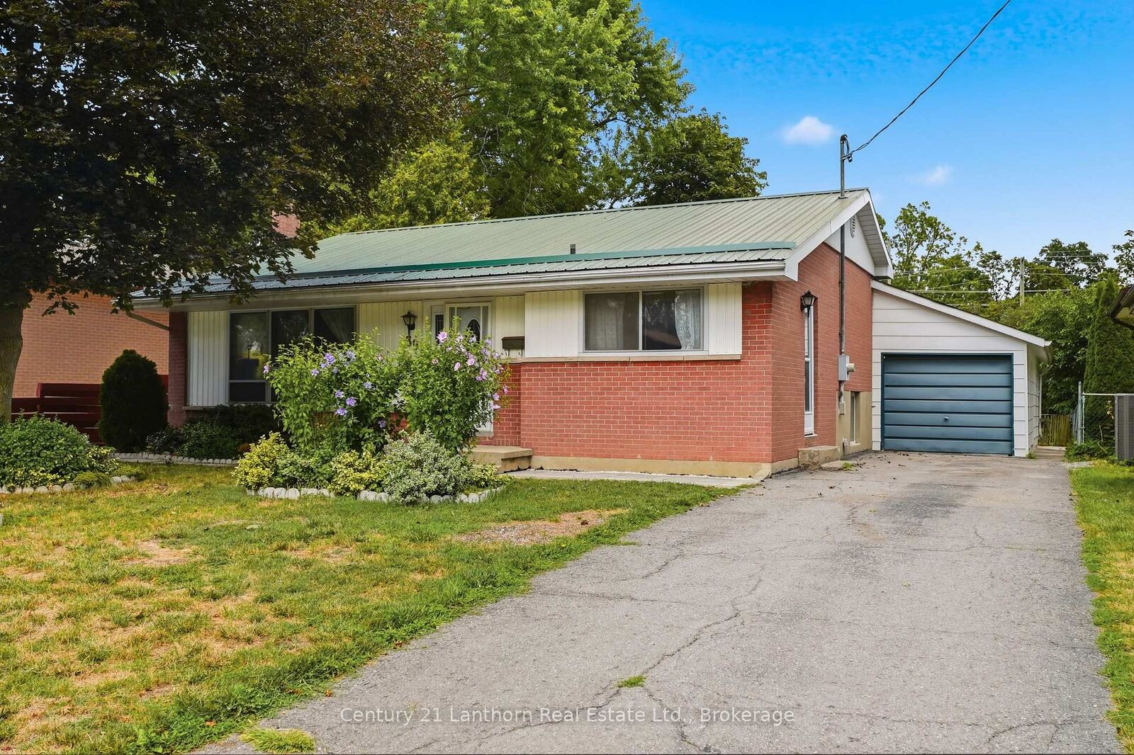 Photo de la propriété: 39 Linton Park Road ON K8N 4K7