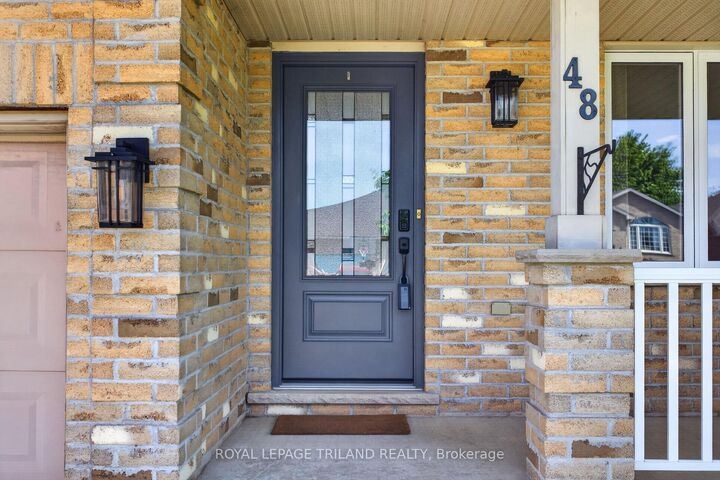 Property Photo: 48 Cottonwood Drive ON N5P 4M7