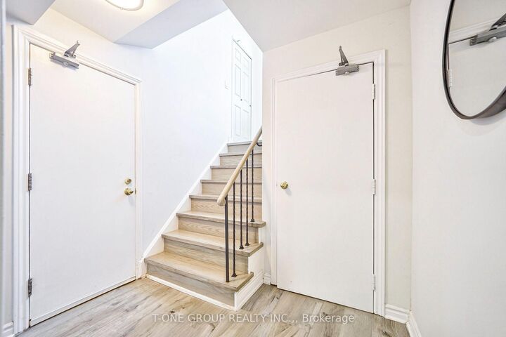 Property Photo: 18 Castle Hill Drive ON M1T 2Y3
