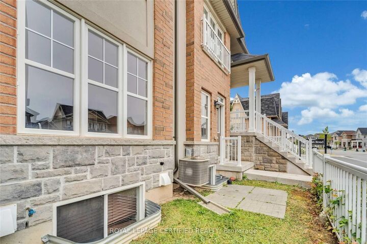 Property Photo:  1380 Costigan Road 17  ON L9T 8L2 