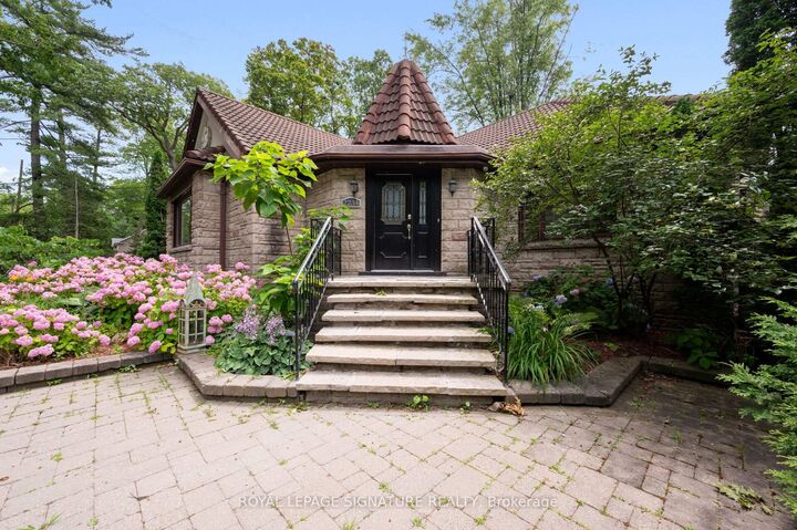 Property Photo: 2234 Gordon Drive ON L5B 1S9