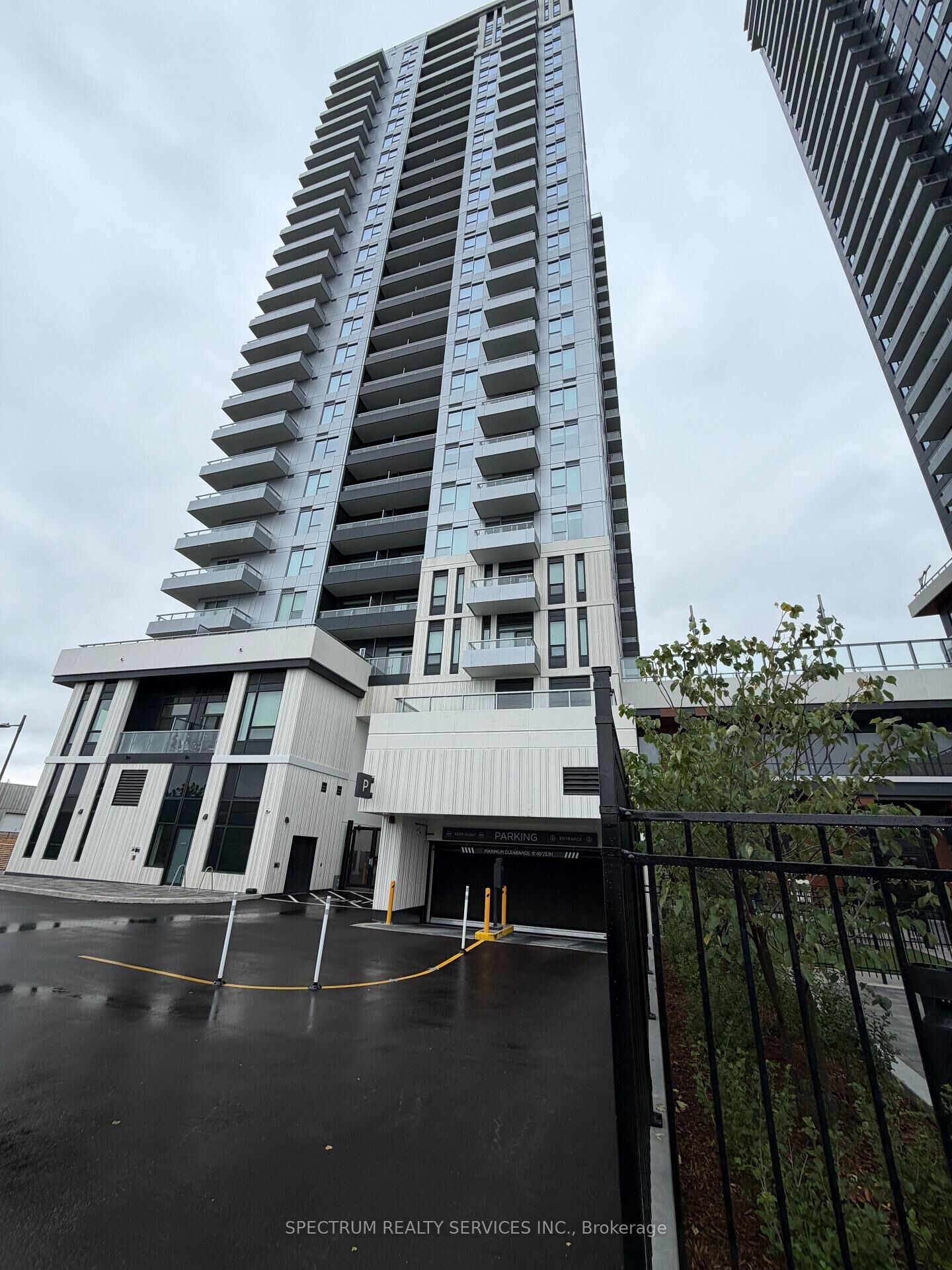 Property Photo: 5 Meadowdale Road 615 ON L4K 0C7