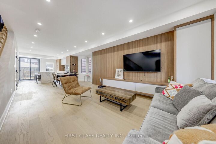 Property Photo: 431 Roxton Road Main ON M6G 3R5