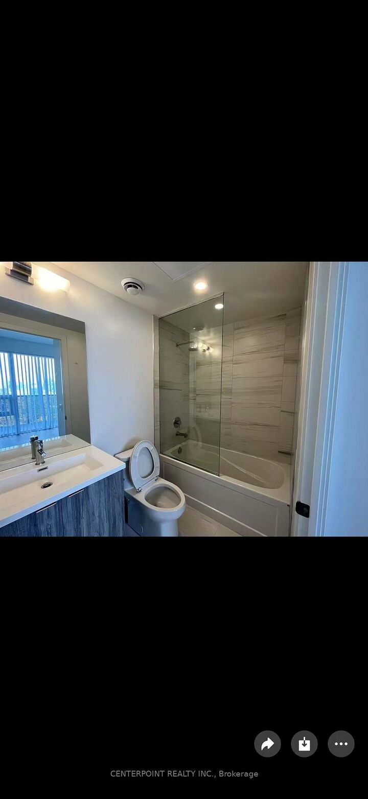 Property Photo:  138 Downes Street 5602  ON M5E 0E4 