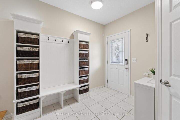Property Photo:  52 Bexley Crescent  ON L1M 2C6 