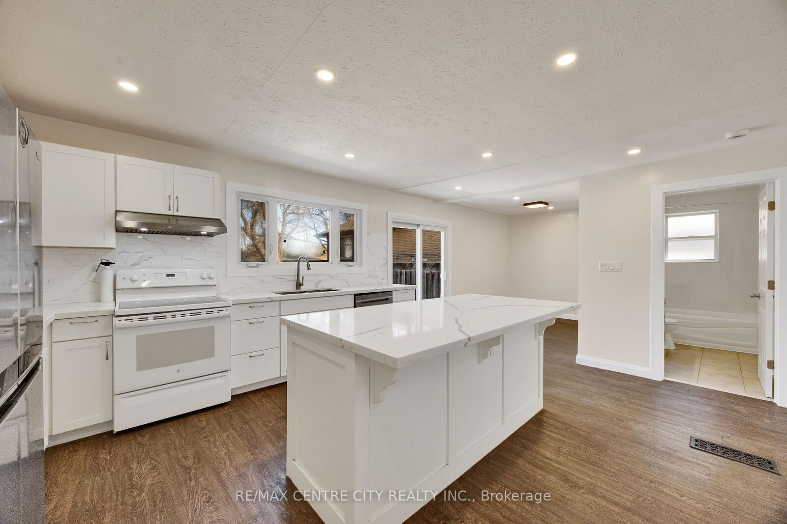 Property Photo: 78 Langarth Street W ON N6J 1P4