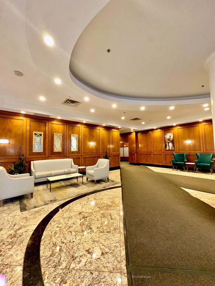 Property Photo: 242 Rideau Street 1208 ON K1N 0B7
