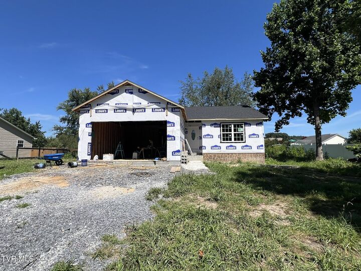 Property Photo:  102 Charlie Avenue  TN 37686 