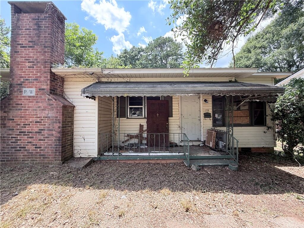 Property Photo: 104 Cabot Court SC 29306