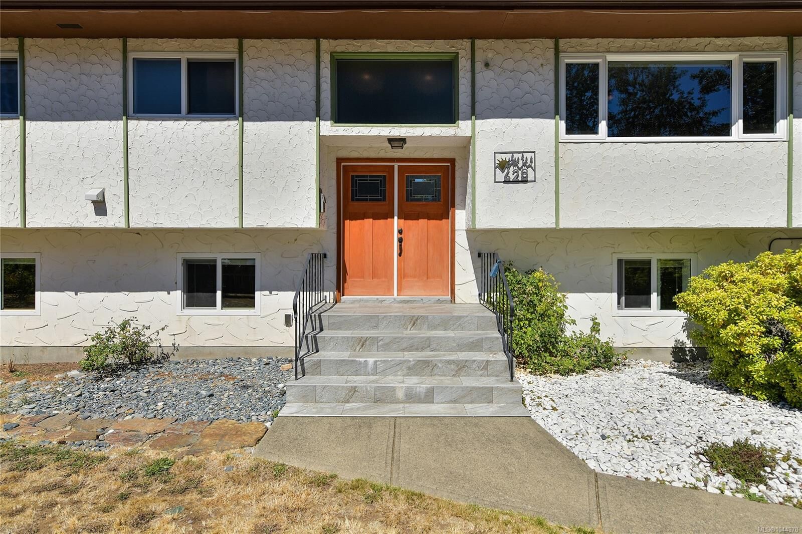 Property Photo: 628 Mount View Ave BC V9B 2B5