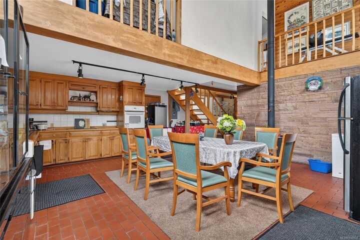 Property Photo: 1012 Fairdowne Rd BC V9P 2C1