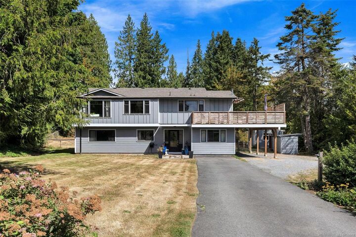 Property Photo: 1127 Stuart Cres BC V8H 0H2