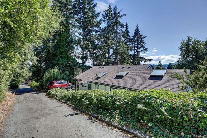 Property Photo: 995 Franklyn St BC V9R 2Y6