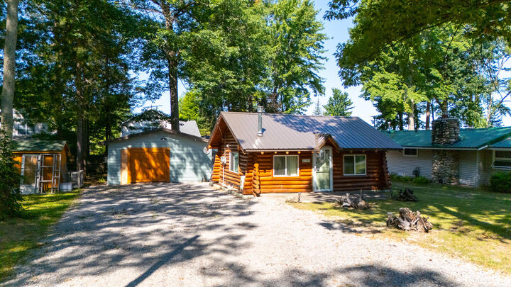 Property Photo:  305 Devonshire Drive  MI 48651 