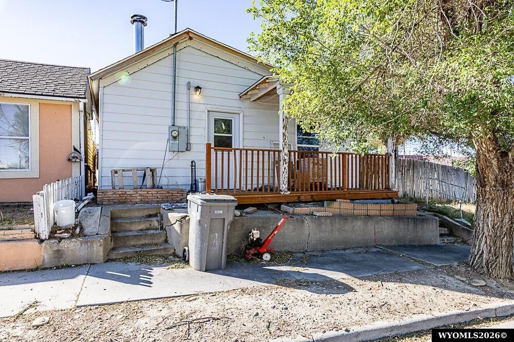 Property Photo: 816 6th Street WY 82901