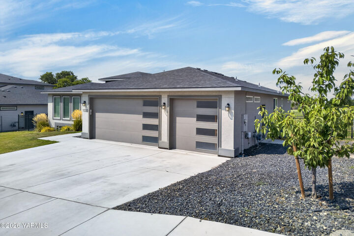 Property Photo:  1320 W Pax Ct  WA 98944 