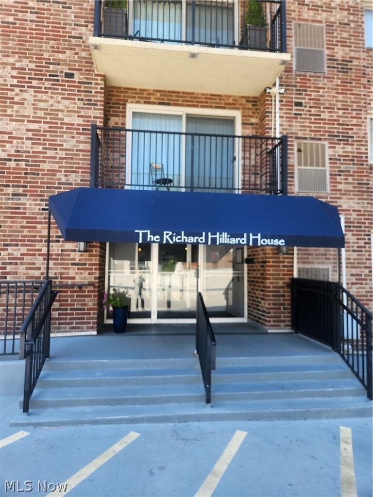 Property Photo: 15555 Hilliard Road 405 OH 44107