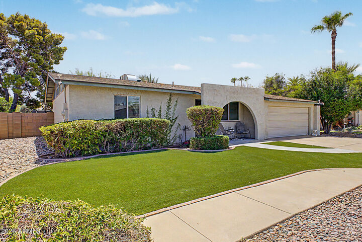 Property Photo:  2431 W Via Rialto Circle  AZ 85202 