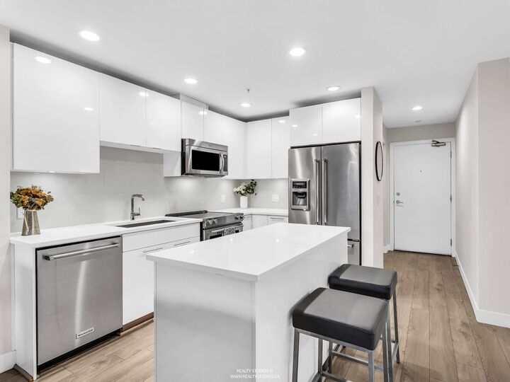 Property Photo: 723 W 3rd Street 117 BC V7M 0E4