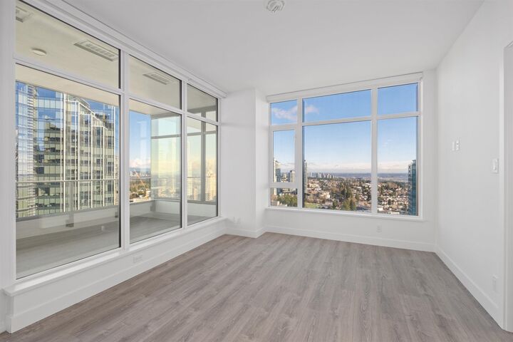Property Photo:  6511 Sussex Avenue 1302  BC V5H 0K5 