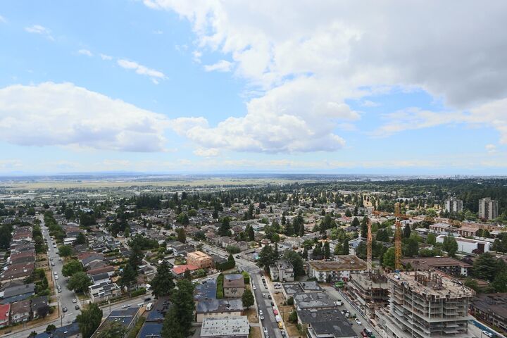 Property Photo: 6608 Sussex Avenue 2401 BC V5H 0M3
